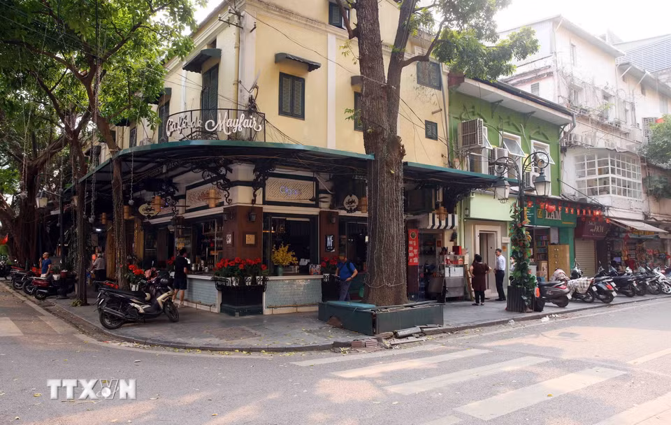 Trật tự đô thị đã được lập lại tại phố Đinh Lễ sau khi lực lượng Công an phường Hoàn Kiếm quyết tâm xử lý. (Ảnh: Phạm Kiên/TTXVN)
