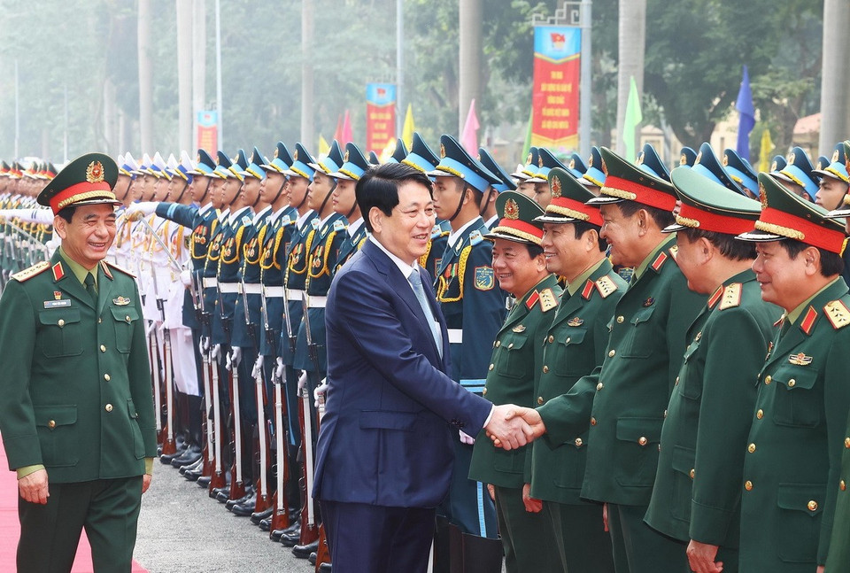 Chủ tịch nước Lương Cường với lãnh đạo Quân ủy Trung ương và Bộ Quốc phòng. (Ảnh: Lâm Khánh/TTXVN)