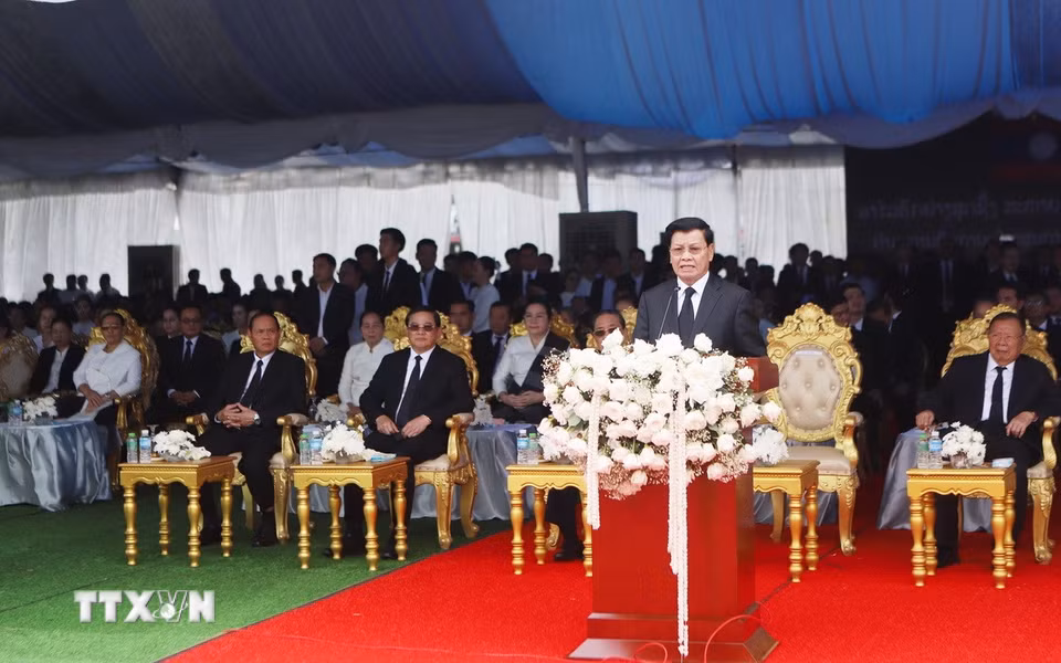 Tổng Bí thư, Chủ tịch nước Lào Thongloun Sisoulith đã đọc lời điếu tại Lễ truy điệu và an táng cấp Nhà nước đồng chí Xaysomphone Phomvihane. (Ảnh: Xuân Tú/TTXVN)