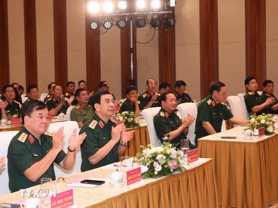 Đại tướng Phan Văn Giang, Ủy viên Bộ Chính trị, Phó Bí thư Quân ủy Trung ương, Bộ trưởng Bộ Quốc phòng và các đại biểu. (Ảnh: Trọng Đức/TTXVN)