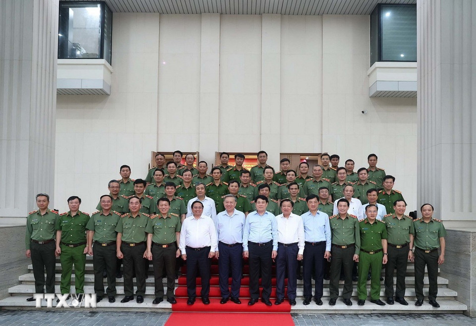 Tổng Bí thư Tô Lâm, Chủ tịch nước Lương Cường, Thủ tướng Phạm Minh Chính và các đại biểu. (Ảnh: Thống Nhất/TTXVN)