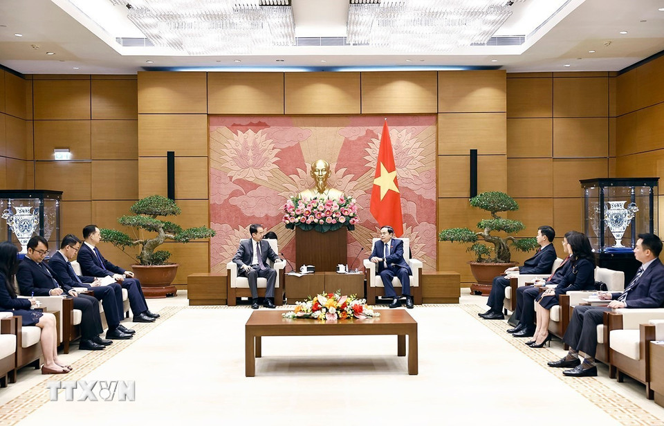 Chủ tịch Quốc hội Trần Thanh Mẫn tiếp Đại sứ Trung Quốc tại Việt Nam Hà Vĩ. (Ảnh: Doãn Tấn/TTXVN)