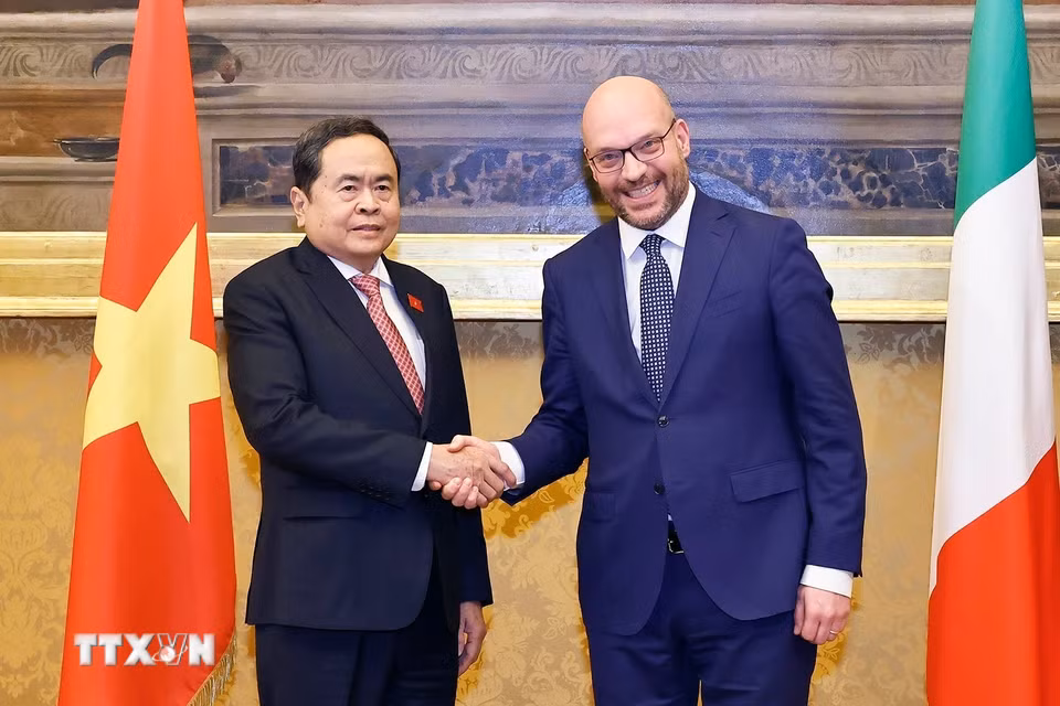 Trong chương trình thăm chính thức Cộng hòa Italy, tại Trụ sở Hạ viện ở thủ đô Rome, Chủ tịch Quốc hội Trần Thanh Mẫn hội đàm với Chủ tịch Hạ viện Italy Lorenzo Fontana. (Ảnh: Doãn Tấn/TTXVN)