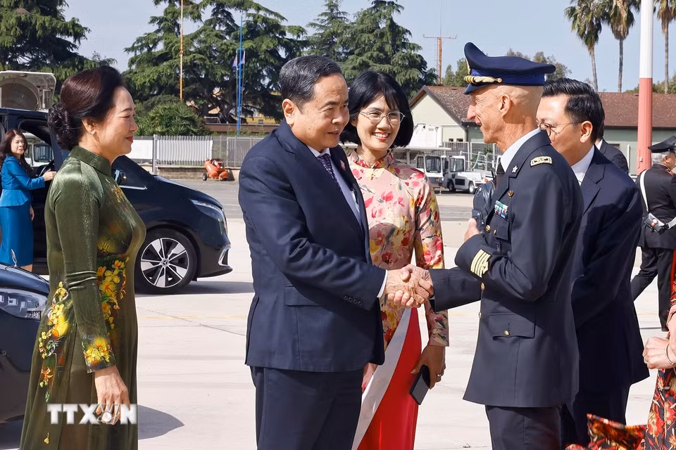 Lễ tiễn Chủ tịch Quốc hội Trần Thanh Mẫn và Phu nhân tại sân bay Ciampino, thủ đô Rome, Cộng hòa Italy. (Ảnh: Doãn Tấn/TTXVN)