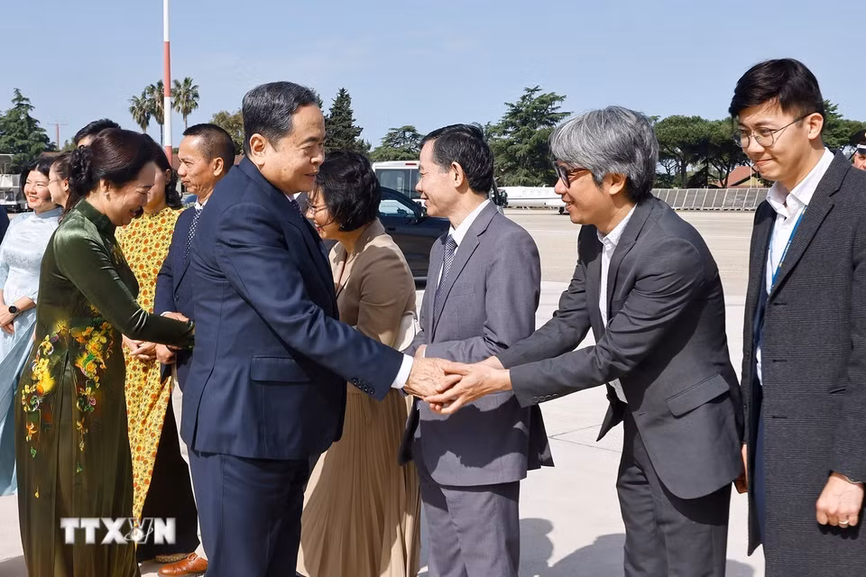 Lễ tiễn Chủ tịch Quốc hội Trần Thanh Mẫn và Phu nhân tại sân bay Ciampino, thủ đô Rome, Cộng hòa Italy. (Ảnh: Doãn Tấn/TTXVN)