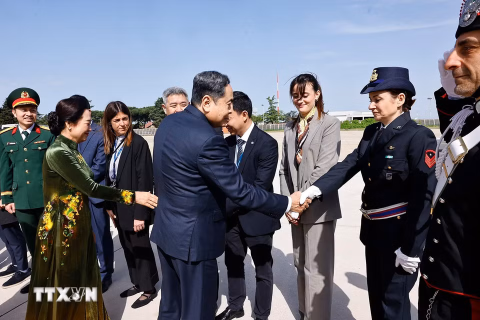 Lễ tiễn Chủ tịch Quốc hội Trần Thanh Mẫn và Phu nhân tại sân bay Ciampino, thủ đô Rome, Cộng hòa Italy. (Ảnh: Doãn Tấn/TTXVN)