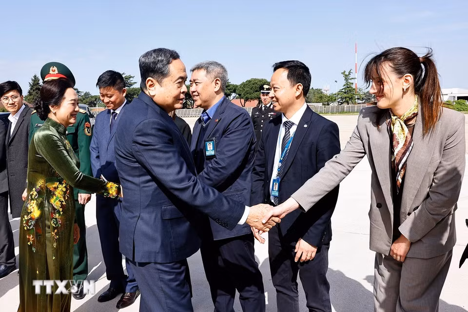 Lễ tiễn Chủ tịch Quốc hội Trần Thanh Mẫn và Phu nhân tại sân bay Ciampino, thủ đô Rome, Cộng hòa Italy. (Ảnh: Doãn Tấn/TTXVN)