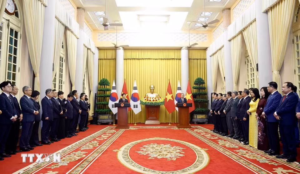 Tổng Bí thư, Chủ tịch nước Tô Lâm và Tổng thống Hàn Quốc Lee Jae Myung chủ trì họp báo chung. (Ảnh: Thống Nhất/TTXVN)