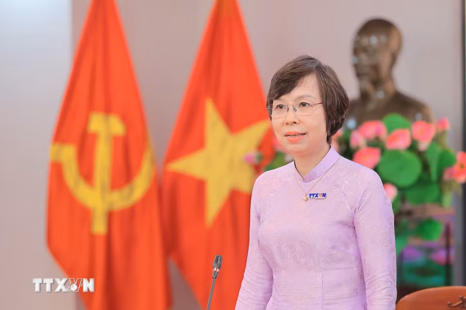 Bà Vũ Việt Trang, Ủy viên Ban Thường vụ Đảng ủy các cơ quan Đảng Trung ương, Bí thư Đảng ủy, Tổng giám đốc TTXVN, Phó trưởng ban Tuyên giáo và Dân vận Trung ương chủ trì Phiên họp đầu tiên của Ban chấp hành mới. (Ảnh: Lê Đông/TTXVN)