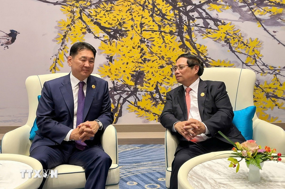 Thủ tướng Phạm Minh Chính gặp Tổng thống Mông Cổ Ukhnaagiin Khurelsukh. (Nguồn: TTXVN)