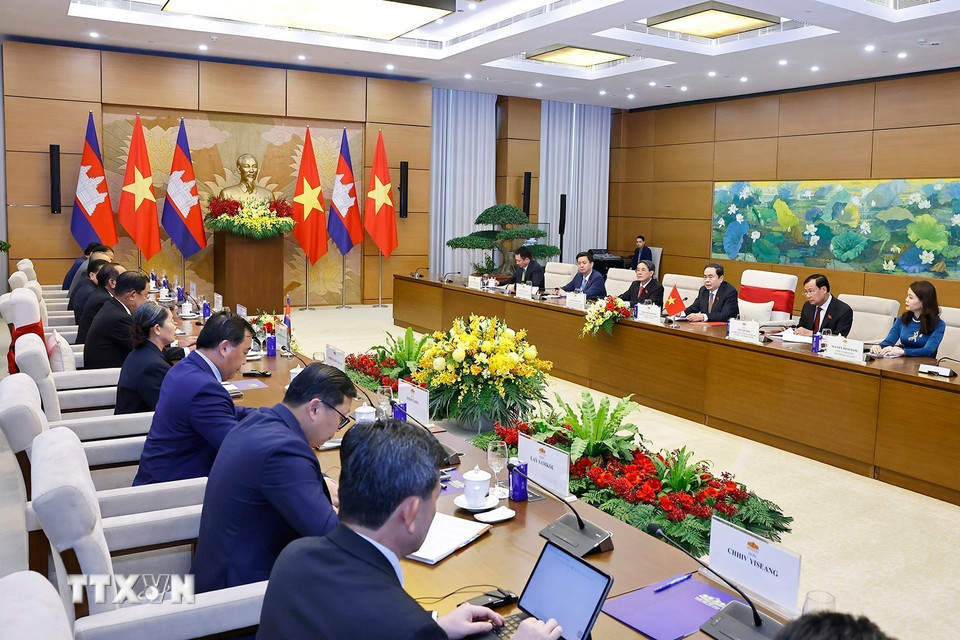 Chủ tịch Quốc hội Trần Thanh Mẫn tiếp Chủ tịch Đảng Nhân dân Campuchia, Chủ tịch Thượng viện Campuchia Hun Sen. (Ảnh: Doãn Tấn/TTXVN)