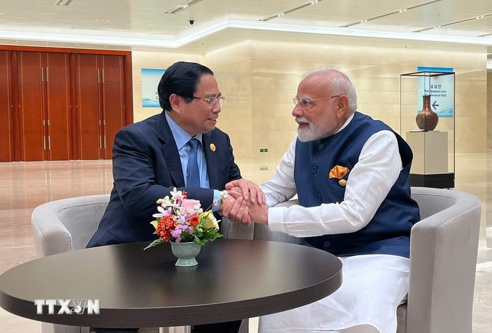 Thủ tướng Phạm Minh Chính gặp Thủ tướng Ấn Độ Narendra Modi. (Nguồn: TTXVN)