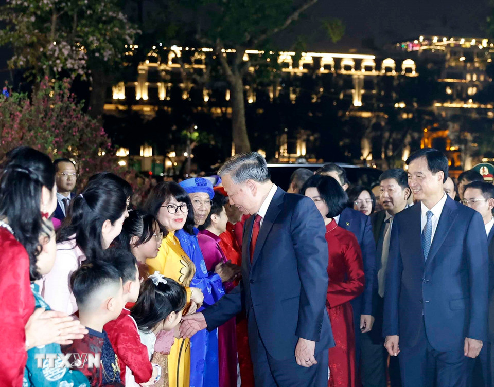 Tổng Bí thư Tô Lâm và đại biểu đại diện các tầng lớp nhân dân. (Ảnh: Thống Nhất/TTXVN)