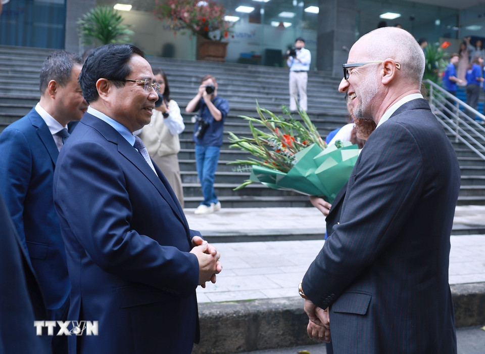 Thủ tướng Phạm Minh Chính đến thăm Viện Hàn lâm Khoa học và Công nghệ Việt Nam. (Ảnh: Dương Giang/TTXVN)