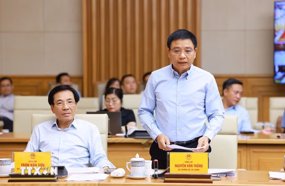 Bộ trưởng Bộ Tài chính Nguyễn Văn Thắng báo cáo tình hình giải ngân vốn đầu tư công. (Ảnh: Dương Giang/TTXVN)