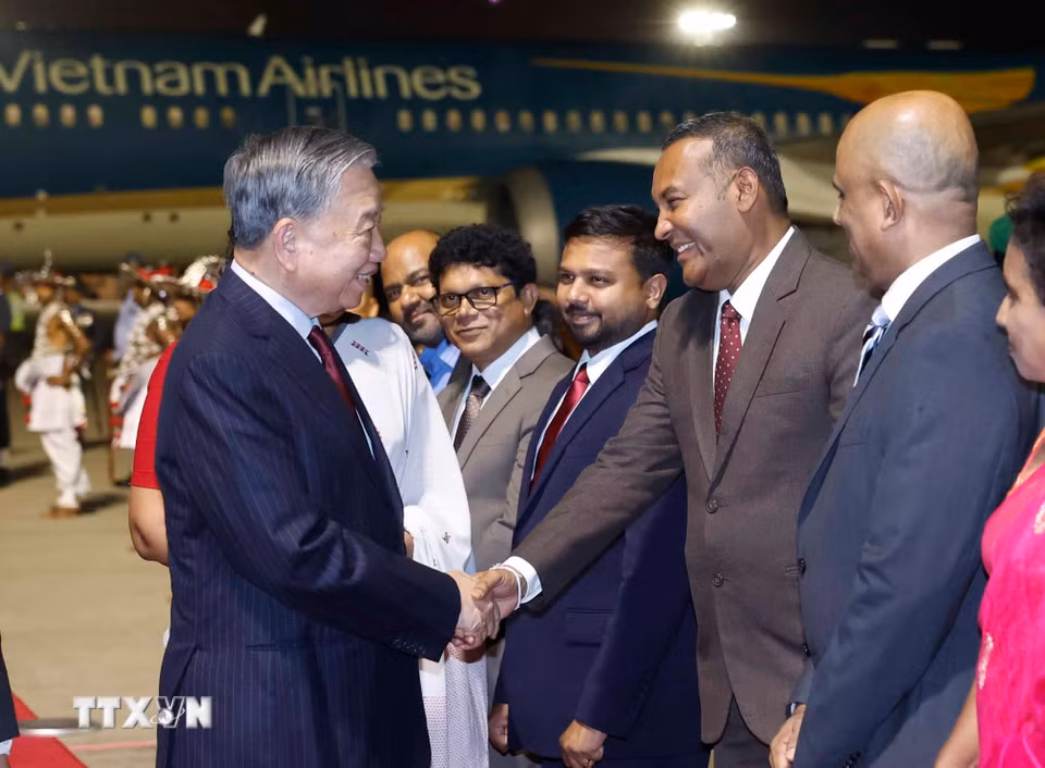 Tổng Bí thư, Chủ tịch nước Tô Lâm đến Colombo, bắt đầu chuyến thăm cấp Nhà nước tới Sri Lanka. (Ảnh: Thống Nhất/TTXVN)