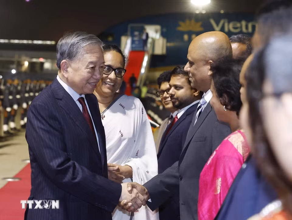 Tổng Bí thư, Chủ tịch nước Tô Lâm đến Colombo, bắt đầu chuyến thăm cấp Nhà nước tới Sri Lanka. (Ảnh: Thống Nhất/TTXVN)