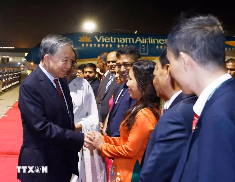 Tổng Bí thư, Chủ tịch nước Tô Lâm đến Colombo, bắt đầu chuyến thăm cấp Nhà nước tới Sri Lanka. (Ảnh: Thống Nhất/TTXVN)