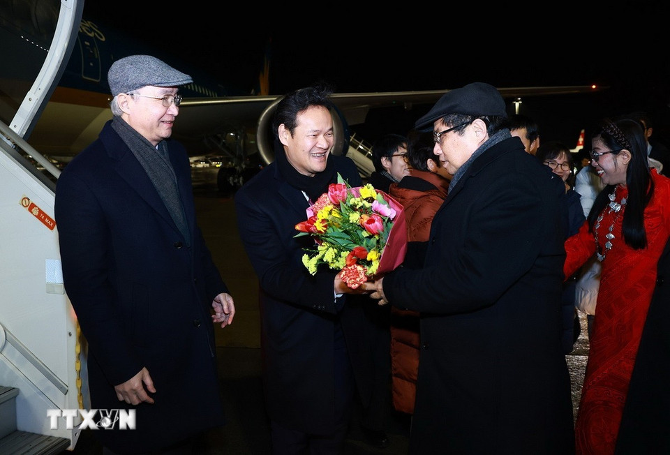Lễ tiễn Thủ tướng Phạm Minh Chính và Phu nhân kết thúc chuyến tham dự Hội nghị thường niên lần thứ 55 WEF tại Davos, Thụy Sĩ. (Ảnh: Dương Giang/TTXVN)