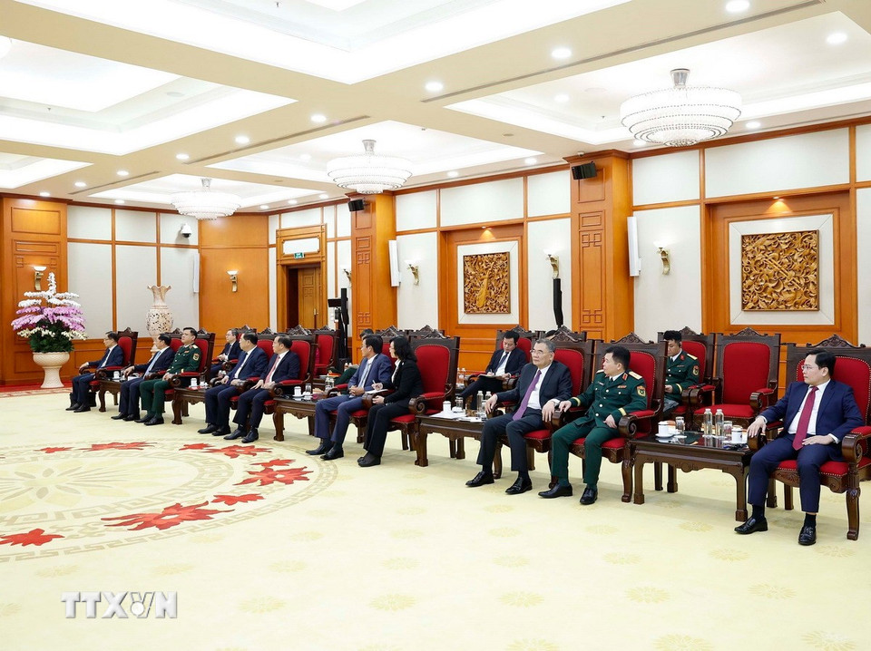 Vietnamesisk delegation vid mottagningen. (Foto: Thong Nhat/VNA)