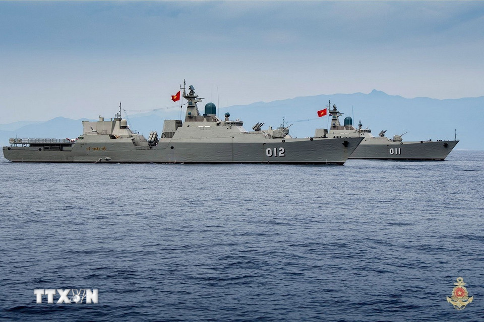 Biên đội tàu hộ vệ tên lửa 3.9 tham gia diễu binh trên biển. (Nguồn: Quân chủng Hải quân/TTXVN phát)