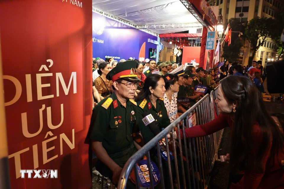 Khu vực ưu tiên dành cho cựu chiến binh xem diễu binh, diễu hành ngày 2-9 tại Quảng trường Cách mạng tháng Tám. (Ảnh: Trần Việt/TTXVN)