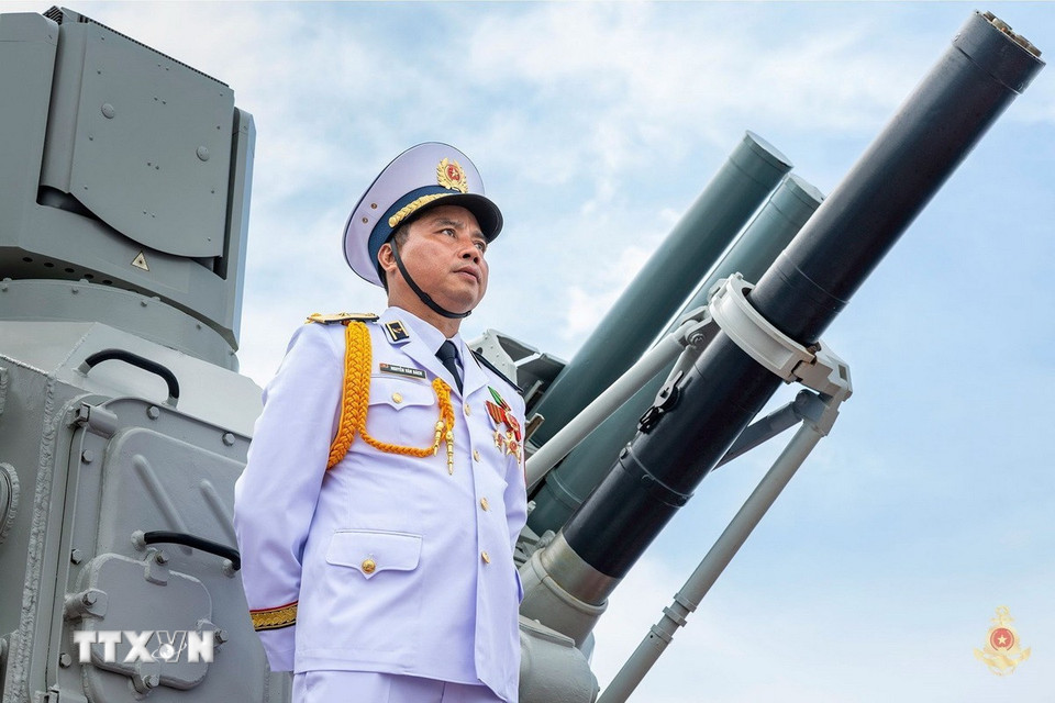 Chuẩn Đô đốc Nguyễn Văn Bách, Phó Tư lệnh - Tham mưu trưởng Quân chủng Hải quân, Chỉ huy các lực lượng diễu binh trên biển. (Nguồn: Quân chủng Hải quân/TTXVN phát)