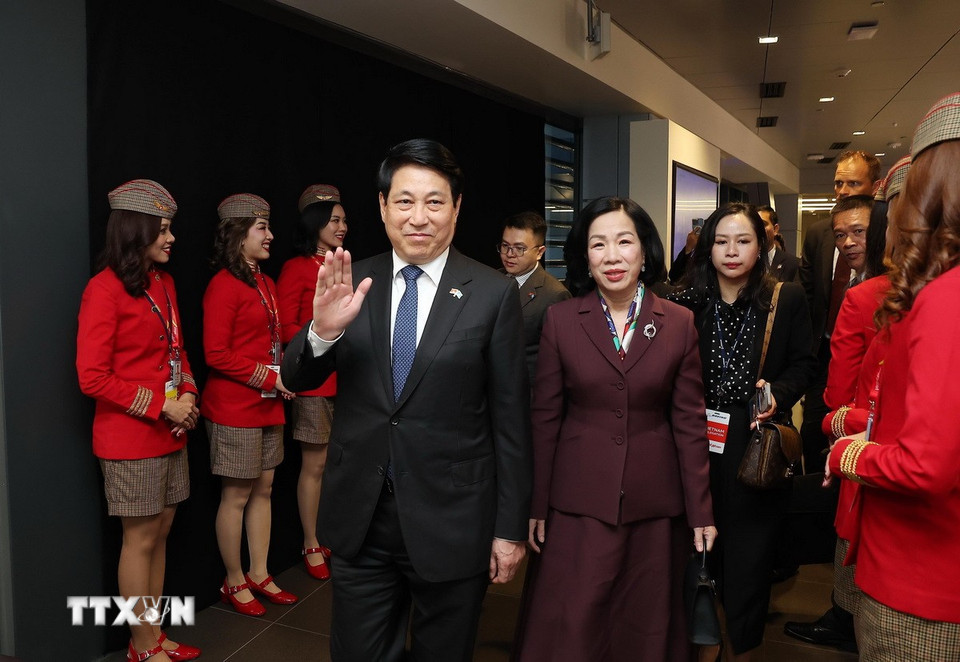 Chủ tịch nước Lương Cường và Phu nhân đến Trung tâm bàn giao máy bay của Boeing tại bang Washingon (Hoa Kỳ). (Ảnh: Lâm Khánh/TTXVN)