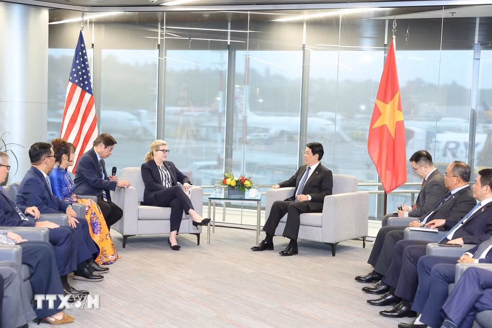 Chủ tịch nước Lương Cường tiếp bà Stephanie Pope, Chủ tịch kiêm Giám đốc điều hành của Boeing Commercial Airplanes (BCA). (Ảnh: Lâm Khánh/TTXVN)