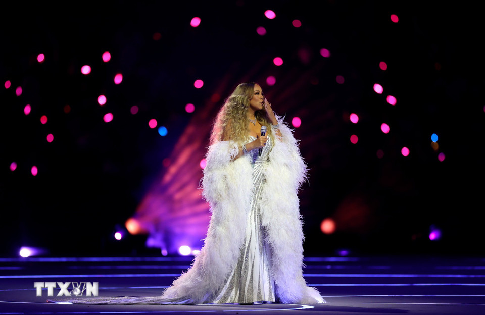 Ca sỹ Mariah Carey trình diễn tại lễ khai mạc Olympic mùa Đông Milan-Cortina 2026 ở Milan, Italy, ngày 6/2/2026. (Nguồn: THX/TTXVN)