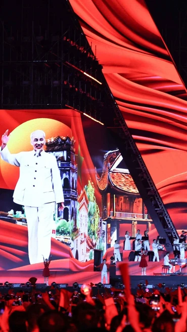 Chương trình nghệ thuật chính luận “Tổ quốc trong tim” nhân kỷ niệm 80 năm Cách mạng tháng Tám và Quốc khánh 2/9/2025. (Ảnh: Thanh Tùng/TTXVN)