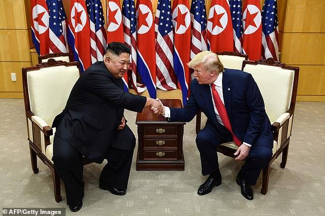 Cuộc gặp lần thứ 3 trong hơn 1 năm giữa ông Donald Trump và ông Kim Jong-un (Nguồn: AFP/Getty) Video cuộc hội đàm giữa ông Donald Trump và ông Kim Jong-un ảnh 1