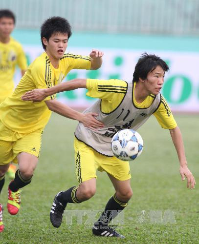 Cận cảnh U19 Tottenham và U19 Nhật Bản tập luyện ảnh 3