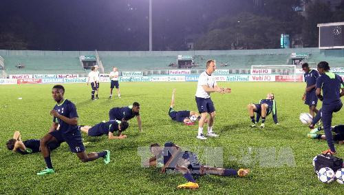 Cận cảnh U19 Tottenham và U19 Nhật Bản tập luyện ảnh 2