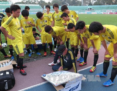 Cận cảnh U19 Tottenham và U19 Nhật Bản tập luyện ảnh 4