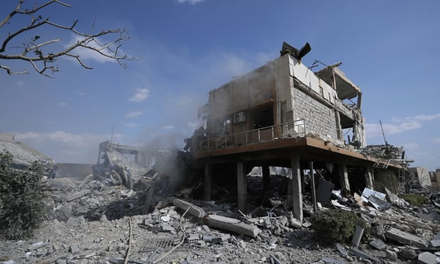 Hình ảnh đổ nát tại Trung tâm nghiên cứu khoa học gần Damascus (Nguồn: AP) Syria: Hình ảnh đổ nát tại trung tâm nghiên cứu khoa học bị không kích ảnh 2