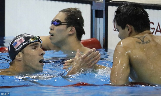 Michael Phelps ngỡ ngàng khi để thua Schooling của Singapore ảnh 1