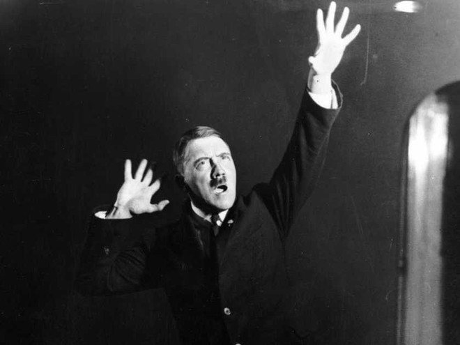 Adolf Hitler đã thôi miên mọi người bằng tài hùng biện như thế nào ảnh 2