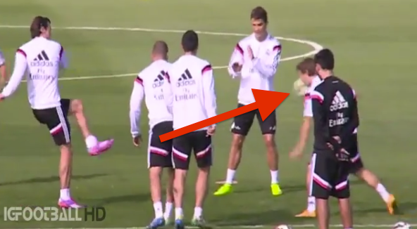 [Video] Gareth Bale sút bóng trúng mặt Modric trong buổi tập ảnh 1