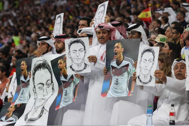 CĐV Qatar "đòi công lý" cho Mesut Oezil trong trận đấu của tuyển Đức​ ảnh 1