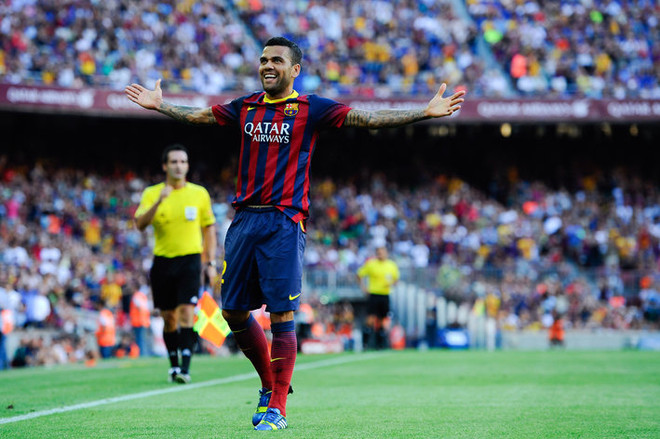 Barcelona muốn bán Daniel Alves để mua thêm trung vệ ảnh 2