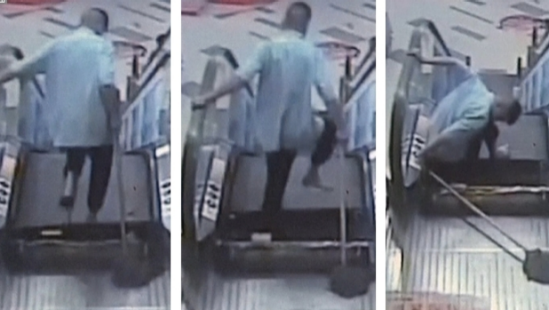 Ác mộng thang máy Trung Quốc tiếp diễn, một người bị mất chân ảnh 1