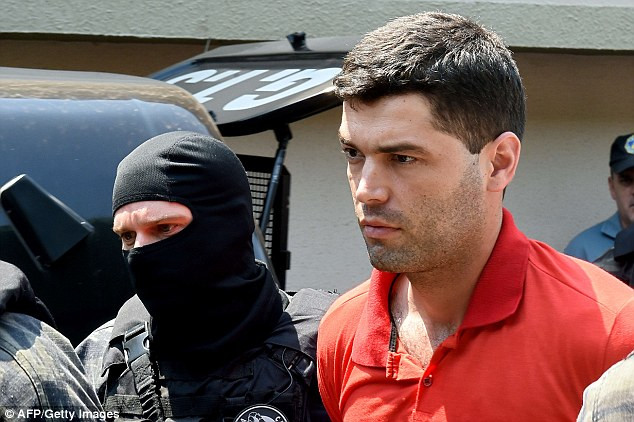 Thiago Rocha khi bị bắt (Nguồn: AFP) Kẻ giết người hàng loạt ở Brazil xin cảnh sát cho giết bạn tù ảnh 1