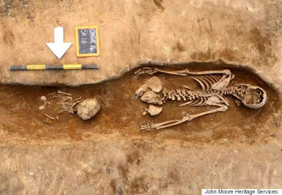 Bí ẩn những bộ hài cốt được chôn bất thường trong tu viện cổ ảnh 1