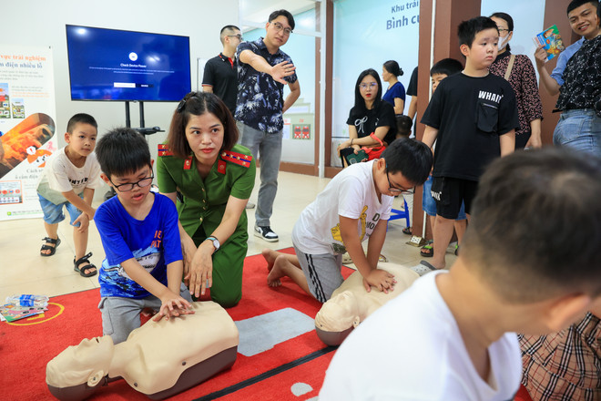 Phụ huynh cần trang bị các kỹ năng mềm cho trẻ nhỏ. (Ảnh: Hoài Nam/Vietnam+) vnp_111.jpg