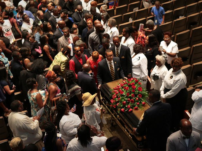 Biển người dự lễ tang thiếu niên da màu bị cảnh sát Mỹ bắn chết ảnh 3