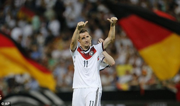 Giao hữu: Brazil thắng chật vật, Klose đi vào lịch sử đội tuyển Đức ảnh 2