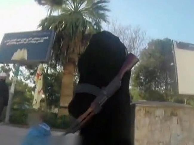 Nữ sinh viên bí mật ghi hình cuộc sống ở Raqqa dưới thời IS ảnh 1