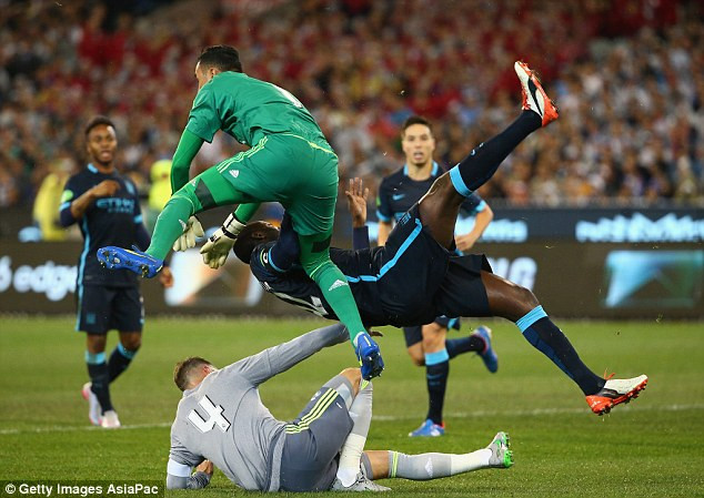 Vì sao Yaya Toure không theo Manchester City sang Việt Nam ảnh 1