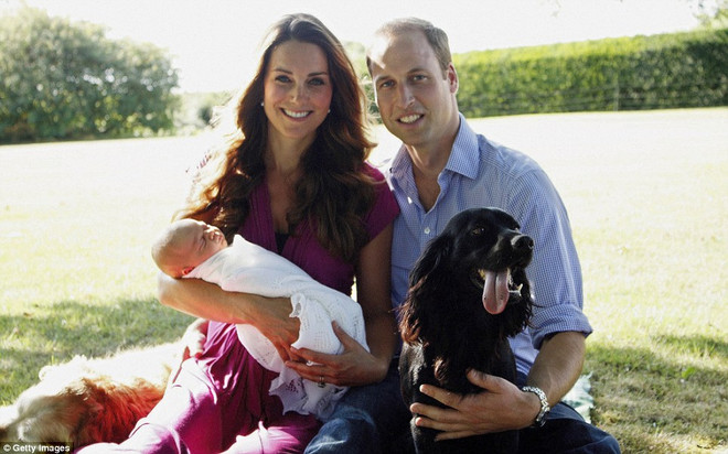 Khoảnh khắc hạnh phúc của gia đình William-Kate cùng hoàng tử bé George (Nguồn: DM) Ở tuổi 32, Kate đã thoát khỏi cái bóng của Hoàng tử William ảnh 1